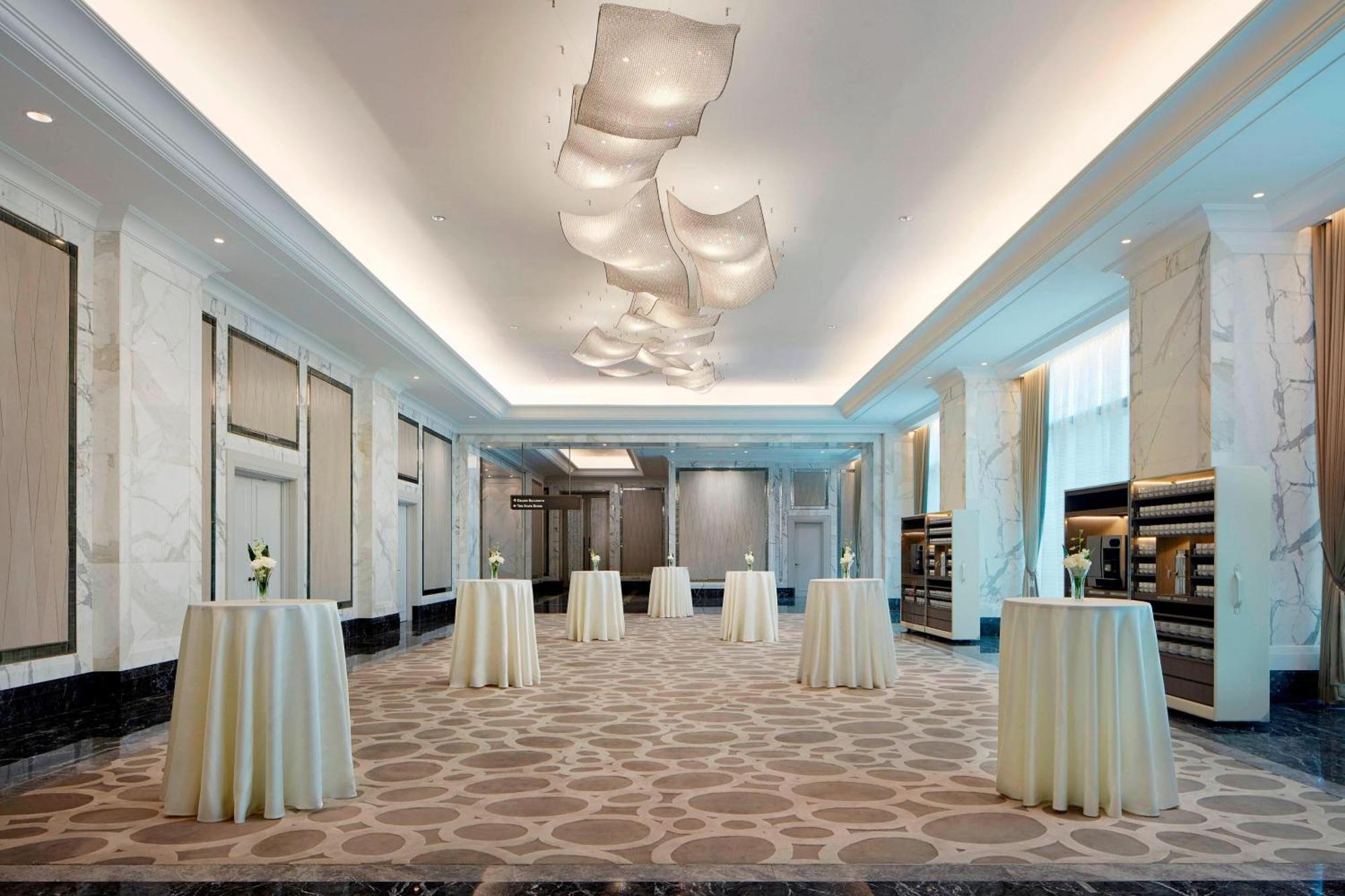 Отель The St. Regis Куала-Лумпур Экстерьер фото